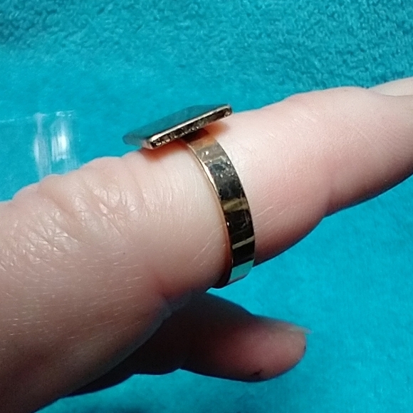 Goldtone ring base for whatever you wish to put on it square plain - Picture 3 of 5